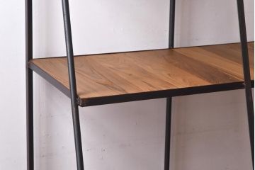 ラフジュオリジナル　チーク無垢材　シンプルながら使い勝手の良い台形アイアンラック(飾り棚、陳列棚)(2)