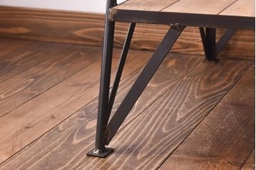 ラフジュオリジナル　チーク無垢材　シンプルながら使い勝手の良い台形アイアンラック(飾り棚、陳列棚)(2)