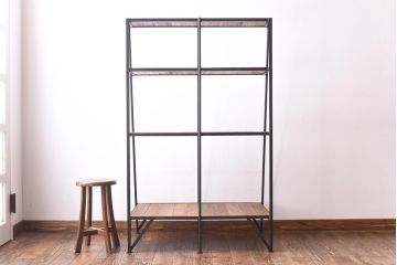 ラフジュオリジナル　チーク無垢材　シンプルながら使い勝手の良い台形アイアンラック(飾り棚、陳列棚)(2)