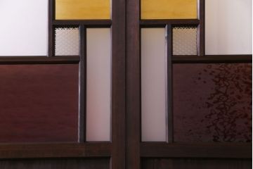 ラフジュ工房オリジナル　2色の色ガラスが目を引くレトロな引き戸(建具、ガラス戸)4枚セット