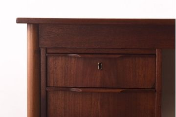ビンテージ家具　北欧ヴィンテージ　チーク材　細身のデザインが空間になじむワークデスク(机、在宅ワーク、在宅用片袖机)