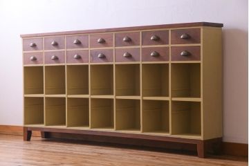 昭和期　リメイク家具　レトロな雰囲気漂うペイントロッカー・7列(収納棚、サイドチェスト)