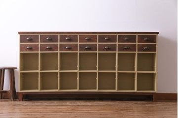 昭和期　リメイク家具　レトロな雰囲気漂うペイントロッカー・7列(収納棚、サイドチェスト)