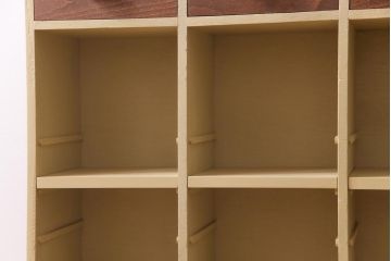 昭和期　リメイク家具　レトロな雰囲気漂うペイントロッカー・7列(収納棚、サイドチェスト)