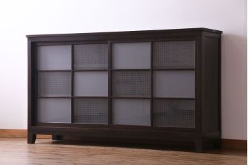 大正昭和初期　ラフジュ工房オリジナル　花菱模様ガラス入り　レトロな雰囲気溢れるアンティークのガラス戸棚(食器棚、収納棚)
