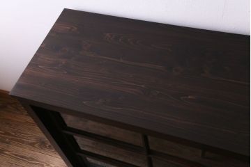 大正昭和初期　ラフジュ工房オリジナル　花菱模様ガラス入り　レトロな雰囲気溢れるアンティークのガラス戸棚(食器棚、収納棚)(1)
