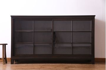 大正昭和初期　ラフジュ工房オリジナル　花菱模様ガラス入り　レトロな雰囲気溢れるアンティークのガラス戸棚(食器棚、収納棚)(1)