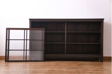 大正昭和初期　ラフジュ工房オリジナル　花菱模様ガラス入り　レトロな雰囲気溢れるアンティークのガラス戸棚(食器棚、収納棚)(1)