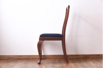 アンティーク家具　イギリスアンティーク　ウォールナット材　透かし彫りが上品なチェア(椅子、ダイニングチェア、ワークチェア)