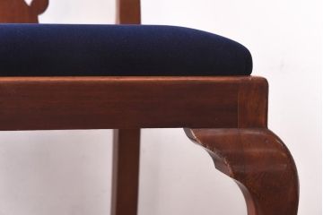 アンティーク家具　イギリスアンティーク　ウォールナット材　透かし彫りが上品なチェア(椅子、ダイニングチェア、ワークチェア)