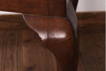 アンティーク家具　イギリスアンティーク　ウォールナット材　透かし彫りが上品なチェア(椅子、ダイニングチェア、ワークチェア)