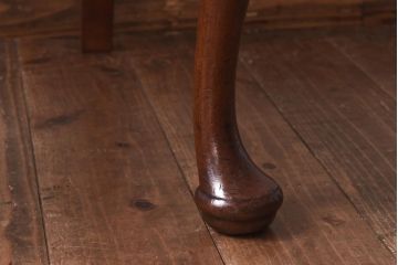 アンティーク家具　イギリスアンティーク　ウォールナット材　透かし彫りが上品なチェア(椅子、ダイニングチェア、ワークチェア)