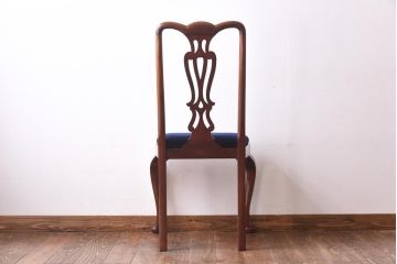 アンティーク家具　イギリスアンティーク　ウォールナット材　透かし彫りが上品なチェア(椅子、ダイニングチェア、ワークチェア)