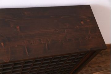 ラフジュオリジナル　明治期　ケヤキ材　古い建具を活かしたリメイクガラス戸棚(収納棚、食器棚)