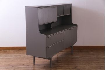 北欧ビンテージ　ペイント家具　シックな雰囲気漂うサイドボード(収納棚、キャビネット)