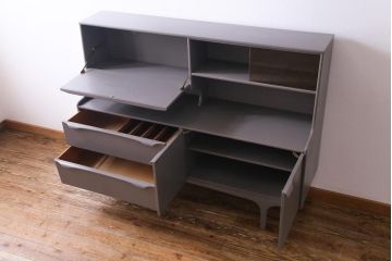 北欧ビンテージ　ペイント家具　シックな雰囲気漂うサイドボード(収納棚、キャビネット)