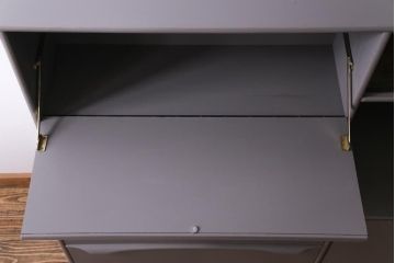 北欧ビンテージ　ペイント家具　シックな雰囲気漂うサイドボード(収納棚、キャビネット)