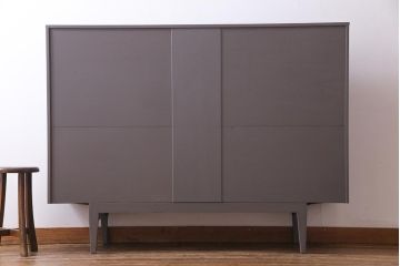 北欧ビンテージ　ペイント家具　シックな雰囲気漂うサイドボード(収納棚、キャビネット)