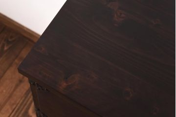 アンティーク家具　和製アンティーク　棚付き!蝶覆輪金具が目を惹く時代箪笥サイドボード(サイドチェスト、引き出し)