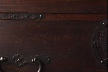 アンティーク家具　和製アンティーク　棚付き!蝶覆輪金具が目を惹く時代箪笥サイドボード(サイドチェスト、引き出し)