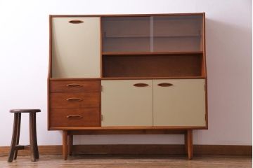 北欧ビンテージ　ペイント家具　レトロな雰囲気が魅力のサイドボード(収納段、ダイニングボード)