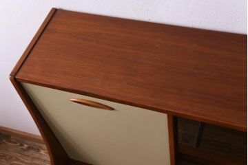 北欧ビンテージ　ペイント家具　レトロな雰囲気が魅力のサイドボード(収納段、ダイニングボード)