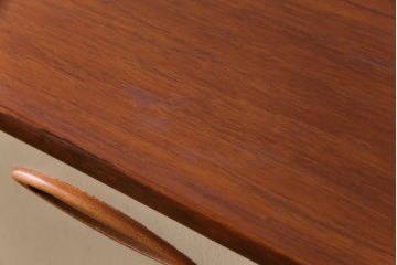 北欧ビンテージ　ペイント家具　レトロな雰囲気が魅力のサイドボード(収納段、ダイニングボード)