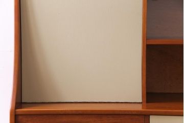 北欧ビンテージ　ペイント家具　レトロな雰囲気が魅力のサイドボード(収納段、ダイニングボード)