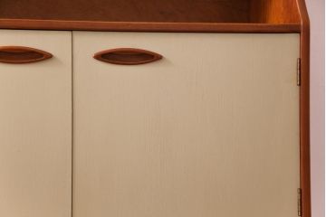 北欧ビンテージ　ペイント家具　レトロな雰囲気が魅力のサイドボード(収納段、ダイニングボード)