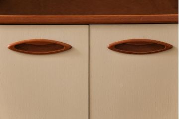 北欧ビンテージ　ペイント家具　レトロな雰囲気が魅力のサイドボード(収納段、ダイニングボード)