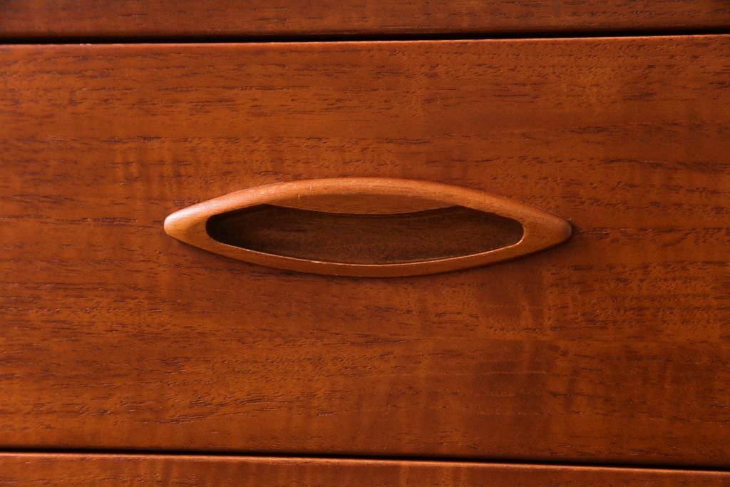 北欧ビンテージ　ペイント家具　レトロな雰囲気が魅力のサイドボード(収納段、ダイニングボード)