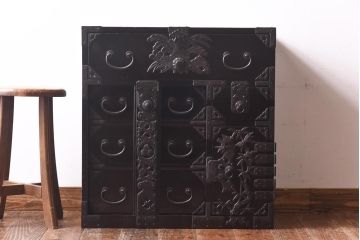 アンティーク家具　和製アンティーク　総桐材　松竹梅・鳥図　職人の技が生きる上手物の庄内小箪笥(小引き出し、引き出し、桐箪笥、桐たんす)