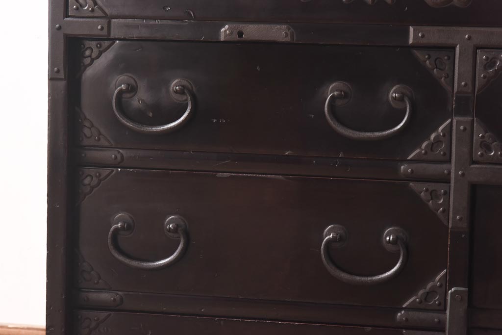 アンティーク家具　和製アンティーク　総桐材　松竹梅・鳥図　職人の技が生きる上手物の庄内小箪笥(小引き出し、引き出し、桐箪笥、桐たんす)