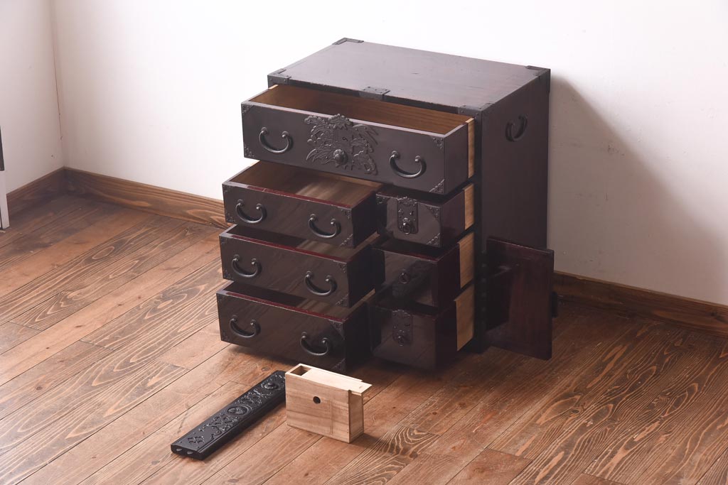 アンティーク家具　和製アンティーク　総桐材　松竹梅・鳥図　職人の技が生きる上手物の庄内小箪笥(小引き出し、引き出し、桐箪笥、桐たんす)