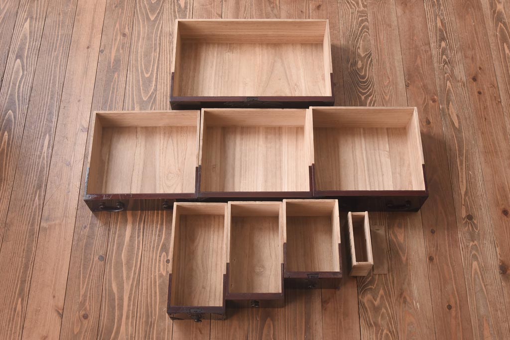 アンティーク家具　和製アンティーク　総桐材　松竹梅・鳥図　職人の技が生きる上手物の庄内小箪笥(小引き出し、引き出し、桐箪笥、桐たんす)