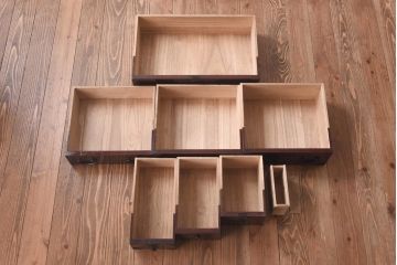 アンティーク家具　和製アンティーク　総桐材　松竹梅・鳥図　職人の技が生きる上手物の庄内小箪笥(小引き出し、引き出し、桐箪笥、桐たんす)