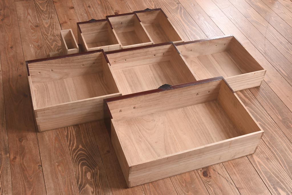 アンティーク家具　和製アンティーク　総桐材　松竹梅・鳥図　職人の技が生きる上手物の庄内小箪笥(小引き出し、引き出し、桐箪笥、桐たんす)