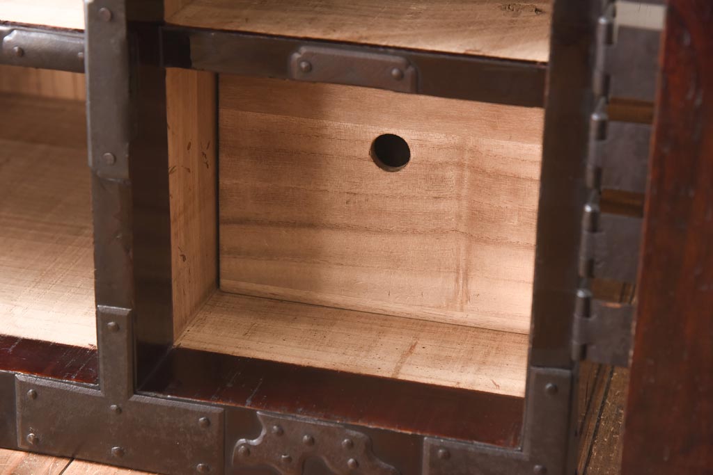 アンティーク家具　和製アンティーク　総桐材　松竹梅・鳥図　職人の技が生きる上手物の庄内小箪笥(小引き出し、引き出し、桐箪笥、桐たんす)