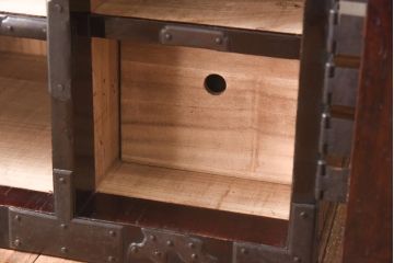 アンティーク家具　和製アンティーク　総桐材　松竹梅・鳥図　職人の技が生きる上手物の庄内小箪笥(小引き出し、引き出し、桐箪笥、桐たんす)