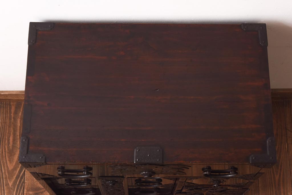 アンティーク家具　和製アンティーク　総桐材　松竹梅・鳥図　職人の技が生きる上手物の庄内小箪笥(小引き出し、引き出し、桐箪笥、桐たんす)