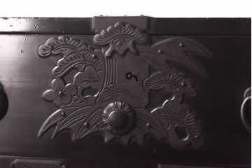 アンティーク家具　和製アンティーク　総桐材　松竹梅・鳥図　職人の技が生きる上手物の庄内小箪笥(小引き出し、引き出し、桐箪笥、桐たんす)