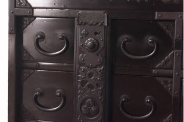 アンティーク家具　和製アンティーク　総桐材　松竹梅・鳥図　職人の技が生きる上手物の庄内小箪笥(小引き出し、引き出し、桐箪笥、桐たんす)