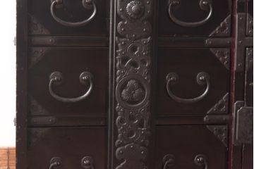 アンティーク家具　和製アンティーク　総桐材　松竹梅・鳥図　職人の技が生きる上手物の庄内小箪笥(小引き出し、引き出し、桐箪笥、桐たんす)