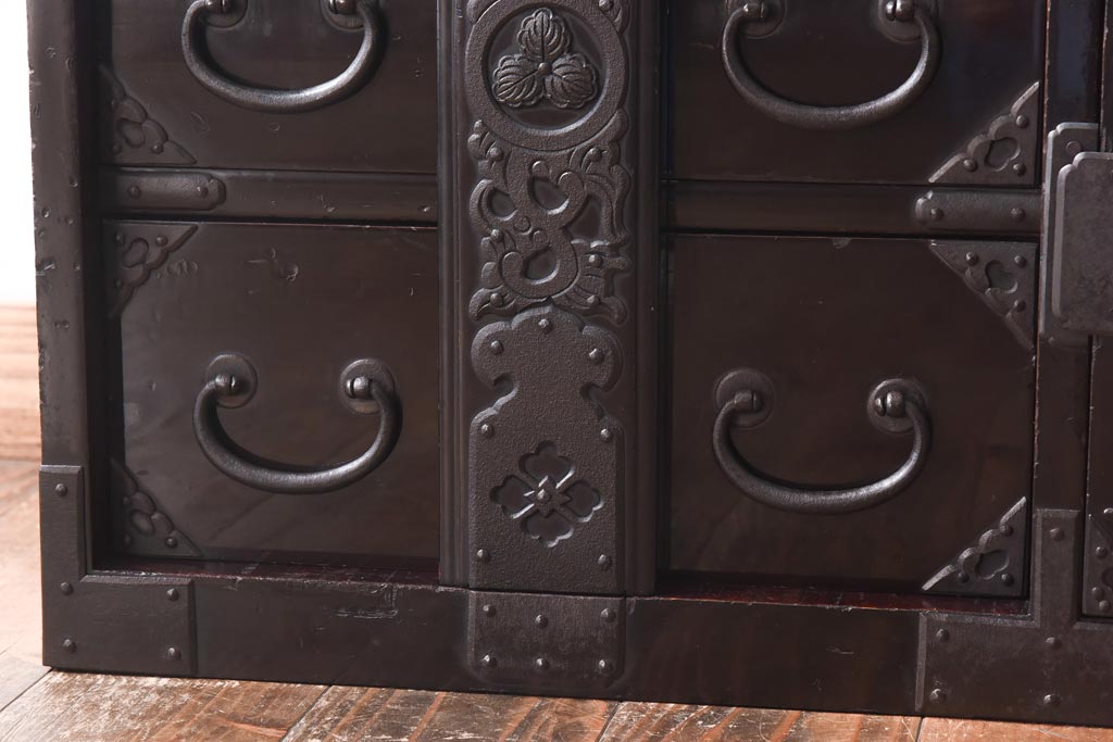 アンティーク家具　和製アンティーク　総桐材　松竹梅・鳥図　職人の技が生きる上手物の庄内小箪笥(小引き出し、引き出し、桐箪笥、桐たんす)