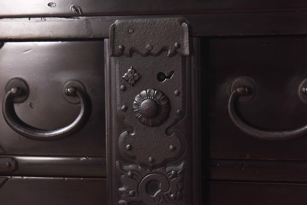 アンティーク家具　和製アンティーク　総桐材　松竹梅・鳥図　職人の技が生きる上手物の庄内小箪笥(小引き出し、引き出し、桐箪笥、桐たんす)