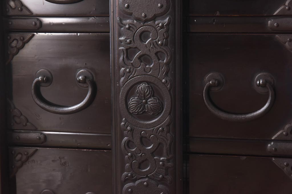 アンティーク家具　和製アンティーク　総桐材　松竹梅・鳥図　職人の技が生きる上手物の庄内小箪笥(小引き出し、引き出し、桐箪笥、桐たんす)