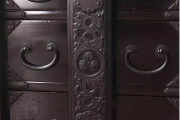 アンティーク家具　和製アンティーク　総桐材　松竹梅・鳥図　職人の技が生きる上手物の庄内小箪笥(小引き出し、引き出し、桐箪笥、桐たんす)