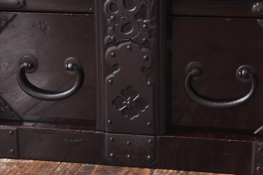 アンティーク家具　和製アンティーク　総桐材　松竹梅・鳥図　職人の技が生きる上手物の庄内小箪笥(小引き出し、引き出し、桐箪笥、桐たんす)