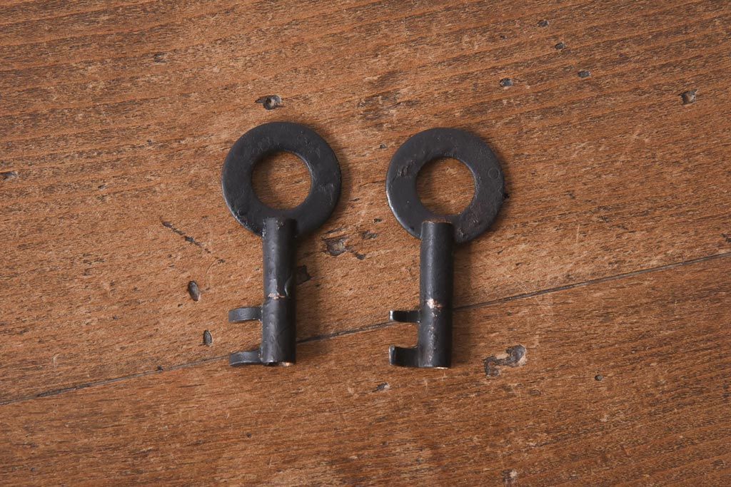 アンティーク家具　和製アンティーク　総桐材　松竹梅・鳥図　職人の技が生きる上手物の庄内小箪笥(小引き出し、引き出し、桐箪笥、桐たんす)