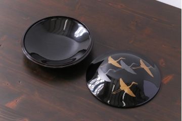 和製アンティーク　金彩・銀彩蒔絵　鶴の図　つやのある質感が上品な木製食籠(菓子器、菓子入れ)